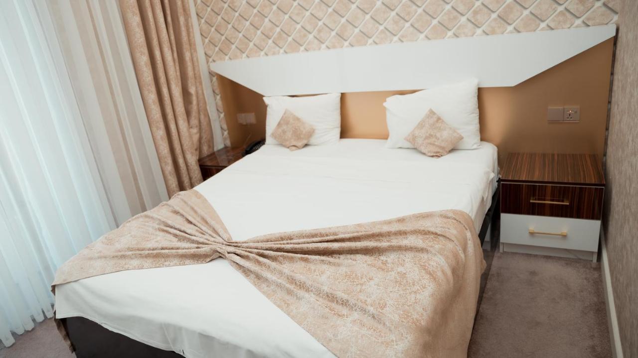 Dionis Baku Hotel Buitenkant foto