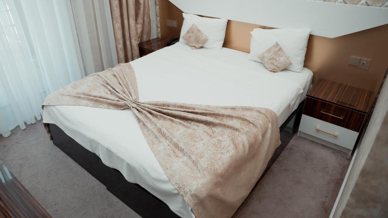 Dionis Baku Hotel Buitenkant foto