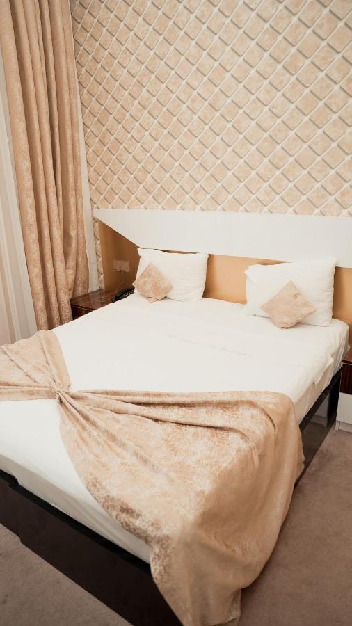Dionis Baku Hotel Buitenkant foto